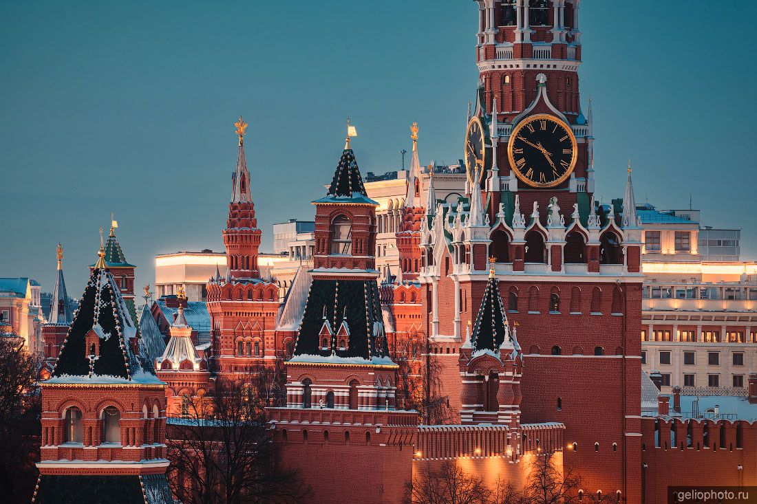 Башни Московского Кремля зимой фото