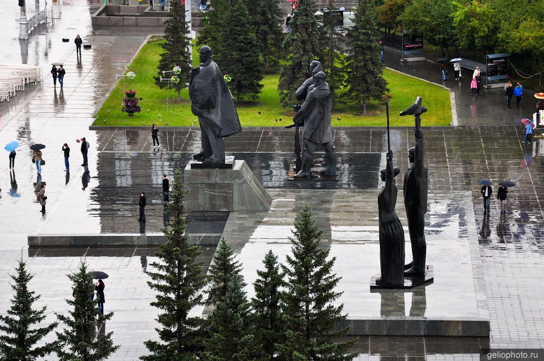 Театральный сквер в Новосибирске фото