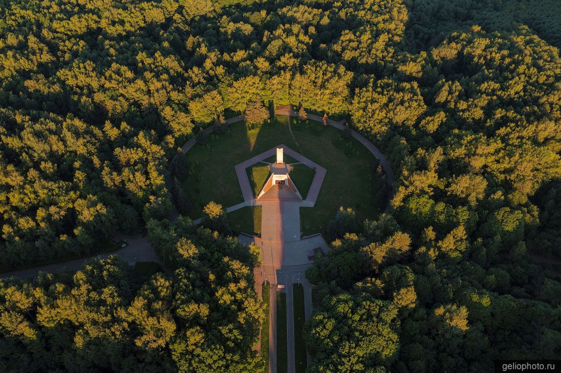 Курган Бессмертия в Реадовском парке в Смоленске фото