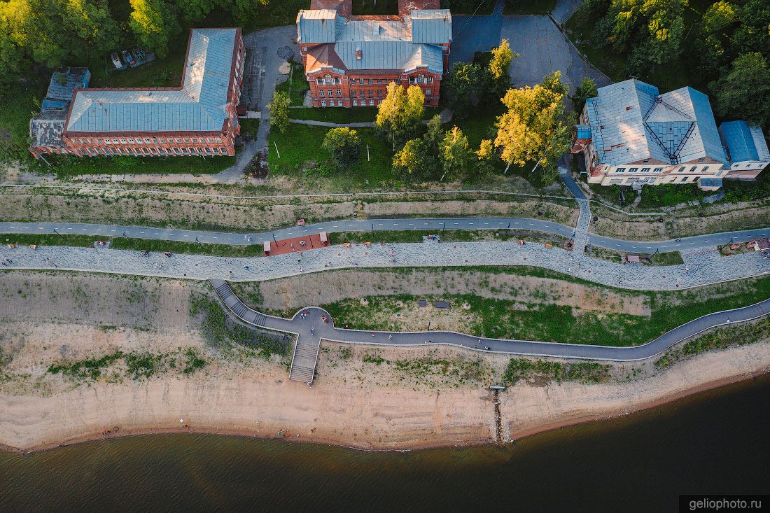 Александровская набережная в Череповце фото