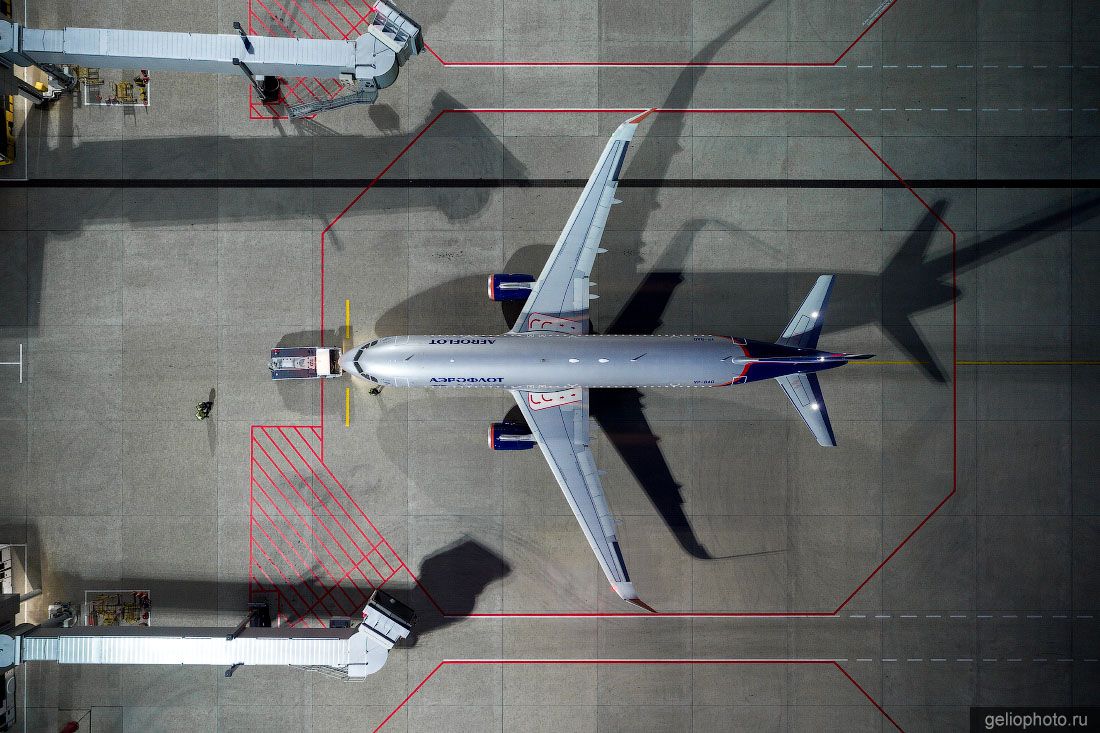 Airbus A320 Аэрофлота в аэропорту Платов в Ростове-на-Дону вид сверху фото