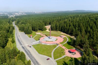 Обелиск Европа-Азия в Екатеринбурге фото