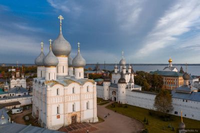 Успенский собор в Ростове с высоты фото