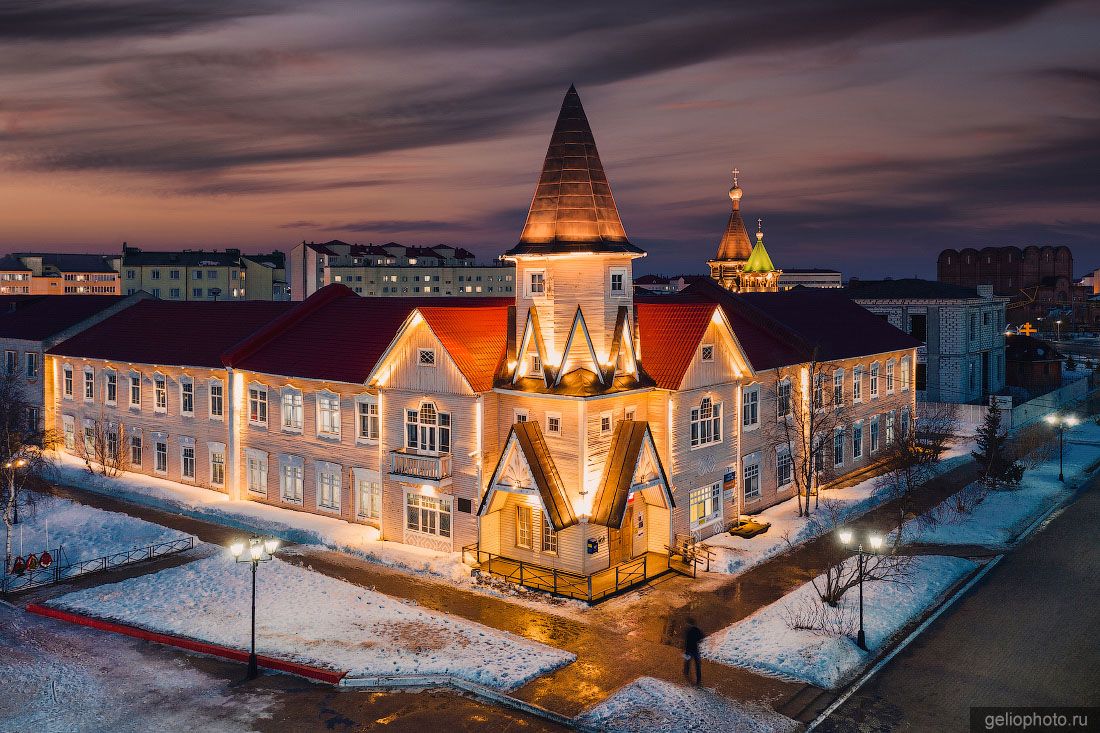 Здание главпочтамта в Нарьян-Маре фото