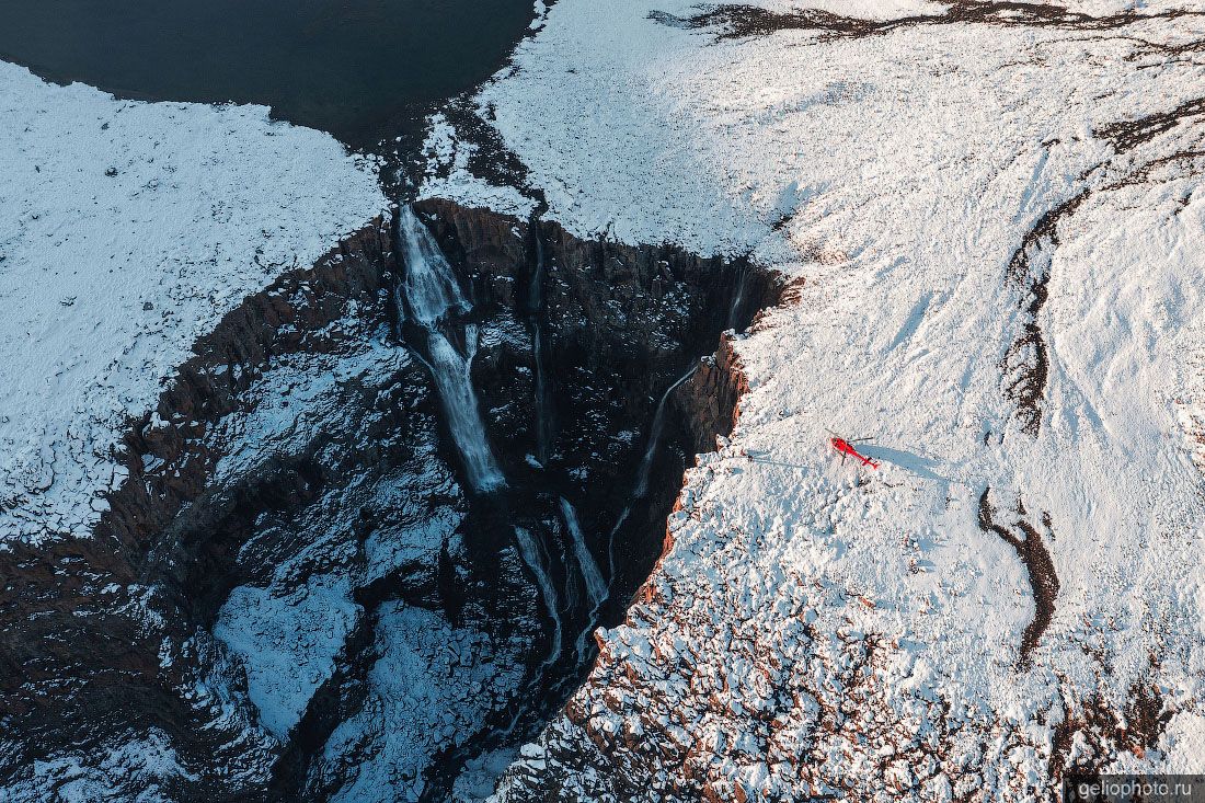 Водопад Белая невеста на плато Путорана с высоты фото