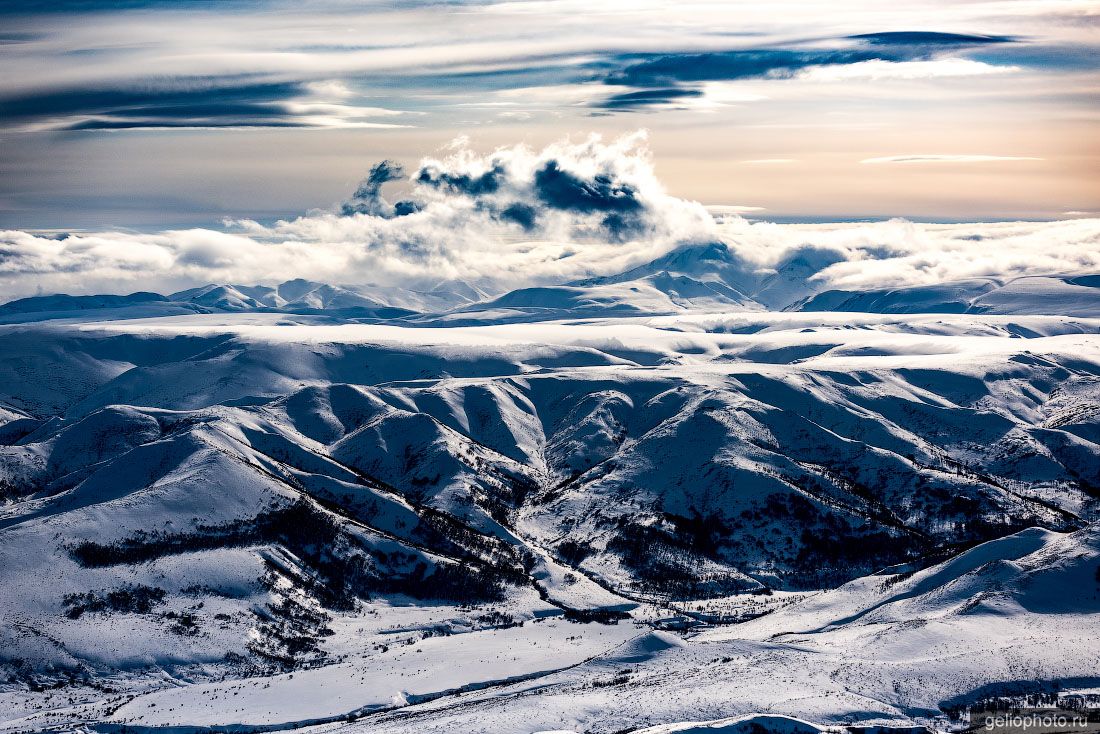 Срединный хребет Камчатки с высоты фото
