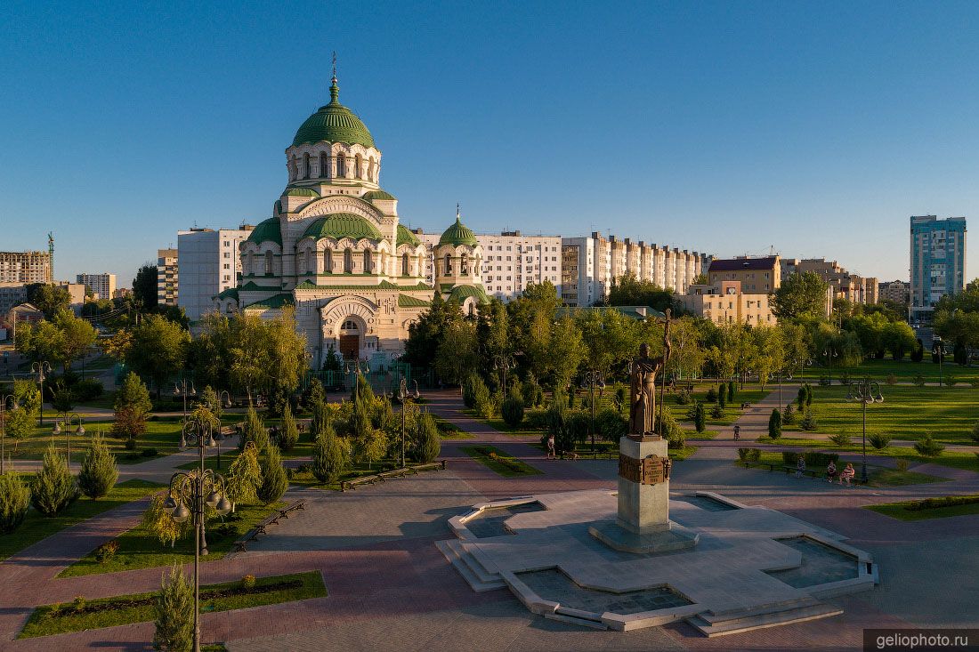 Собор Святого Владимира в Астрахани фото
