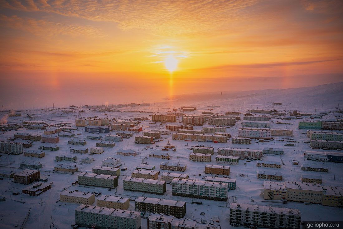 Тикси на закате с высоты фото