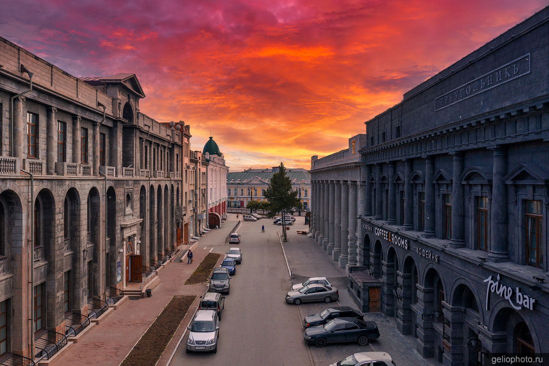 Улица Карла Либкнехта в Омске на закате фото