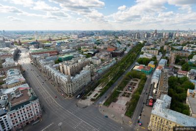 Новопушкинский сквер в Москве фото