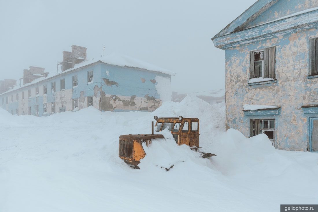 Заснеженный вездеход в Диксоне фото
