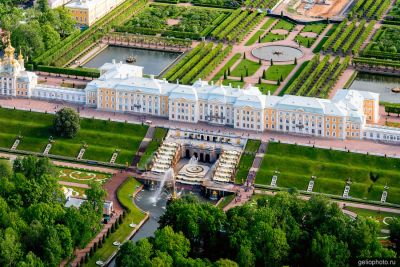 Большой дворец в Петергофе фото