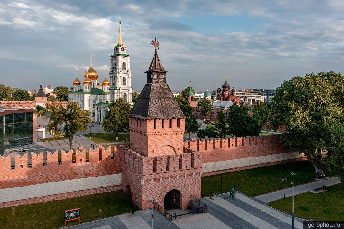 Башня Пятницких ворот Тульского Кремля фото