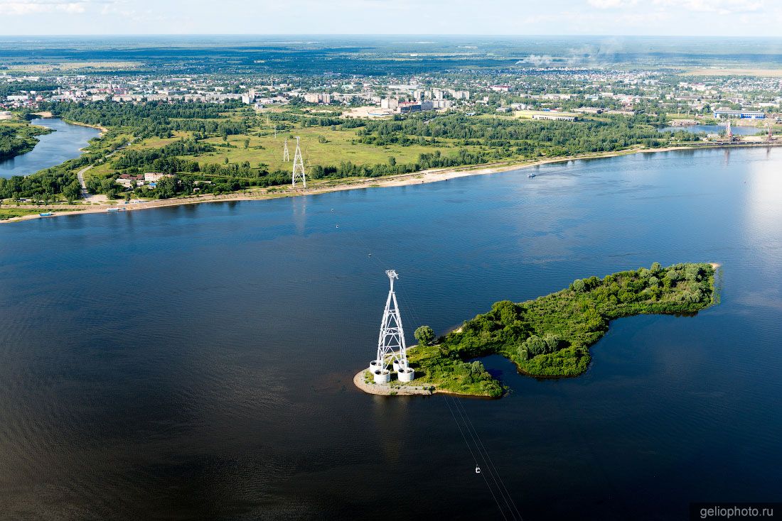 Канатная дорога через Волгу в Нижнем Новгороде фото