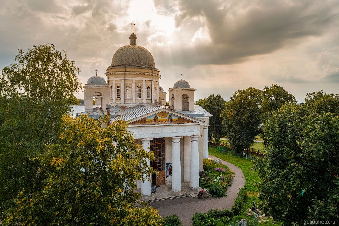 Церковь Николая Чудотворца в Серебряных Прудах фото