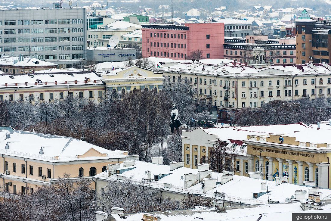 Памятник Ленину в Тюмени фото
