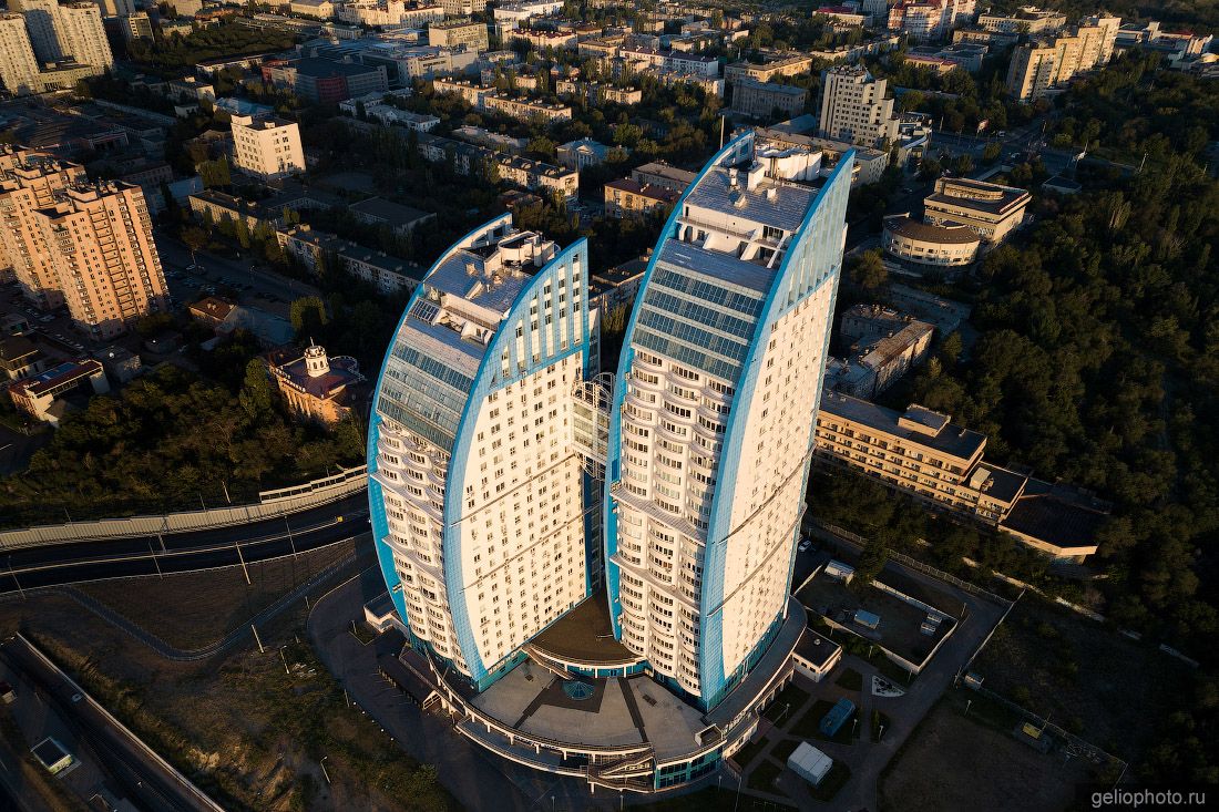 ​Бизнес-центр Волжские паруса в Волгограде с высоты фото