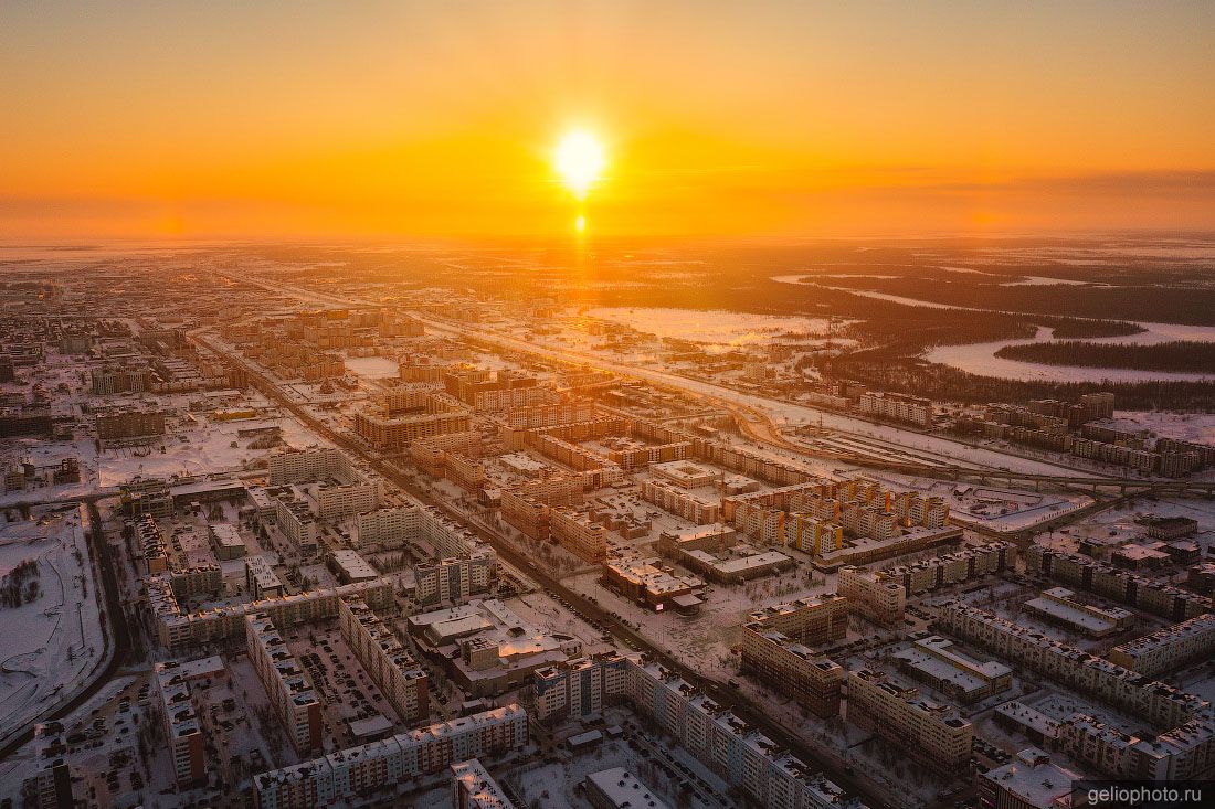 Новый Уренгой на закате с высоты фото