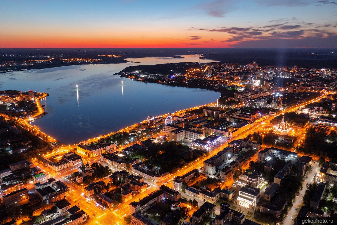 Центр вечернего Ижевска с высоты фото