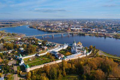 Костромской Свято-Троицкий Ипатьевский монастырь вид сверху фото