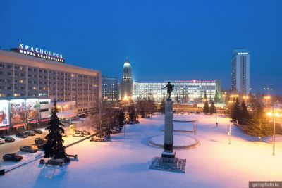 Театральная площадь в Красноярске зимой фото