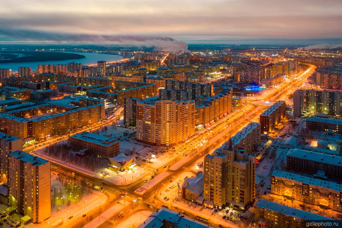 Улица Ленина в Нижневартовске вечером фото