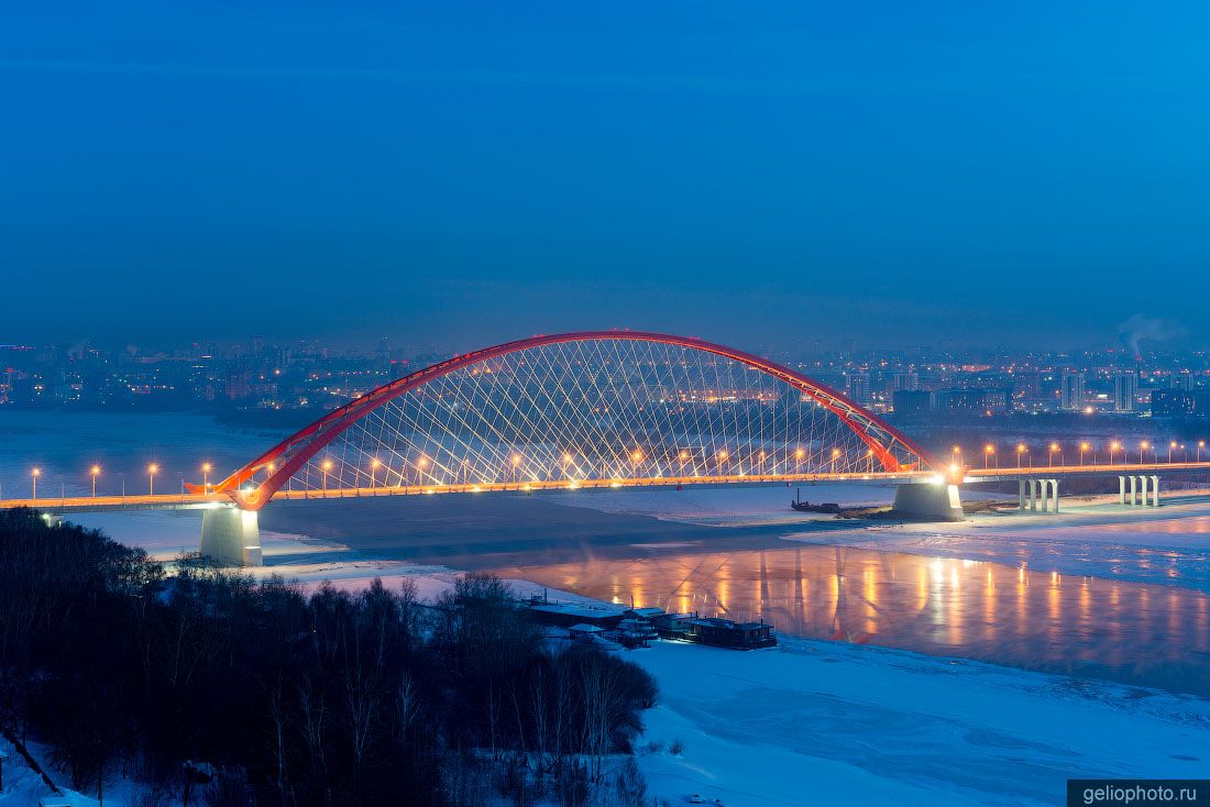 Новосибирский Бугринский мост ночью фото