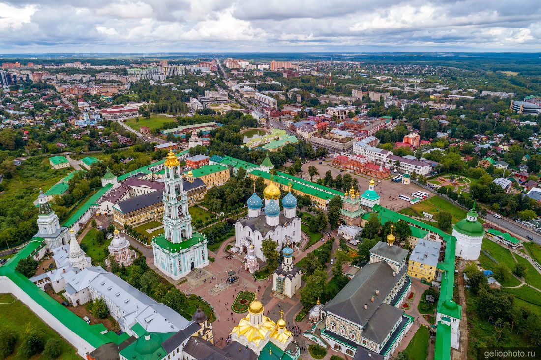 Троице-Сергиева Лавра в Сергиевом Посаде с высоты фото