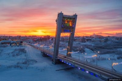 Мост Факел в Салехарде зимой фото