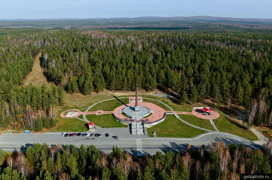 Обелиск Европа-Азия в Екатеринбурге фото