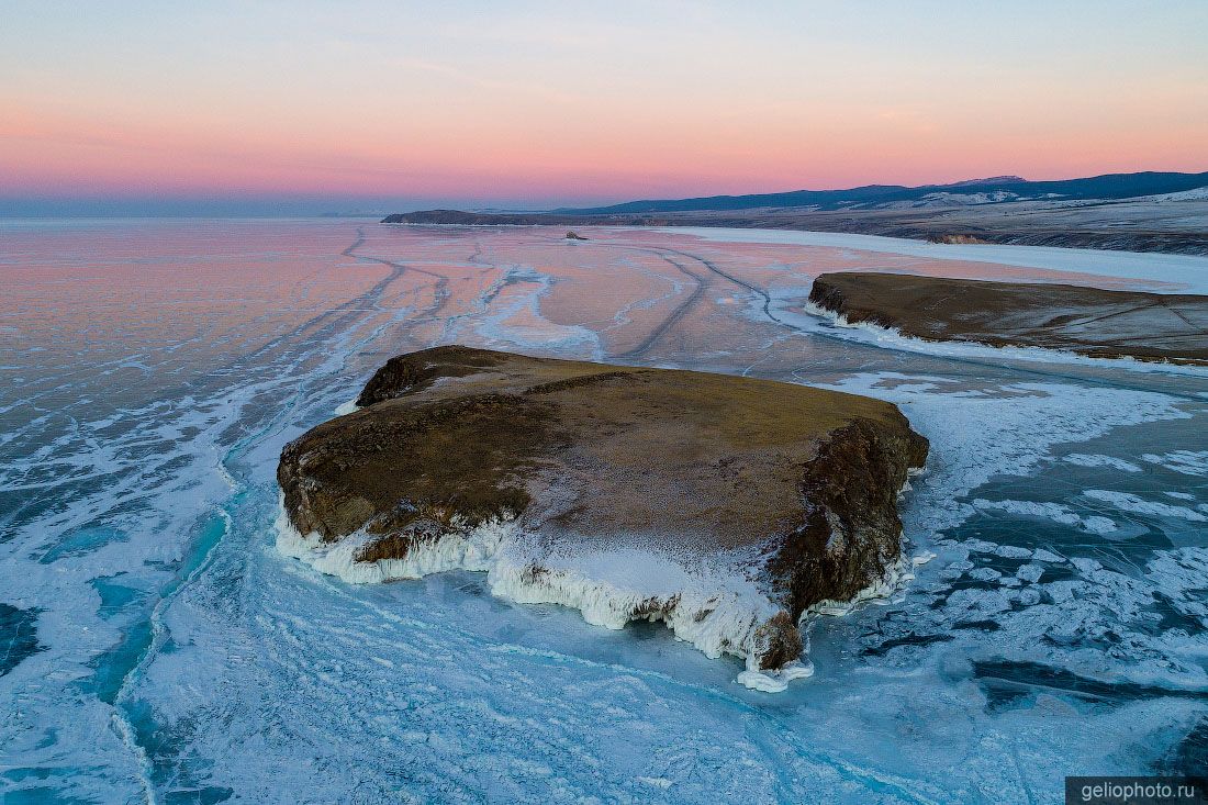 Остров Харанцы на Байкале зимой фото