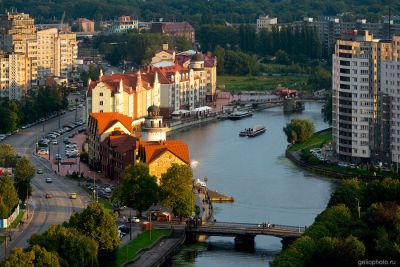 Река Преголя в Рыбной деревне Калининграда фото