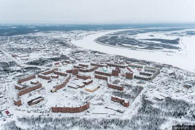 Вид на зимнюю Игарку с высоты фото