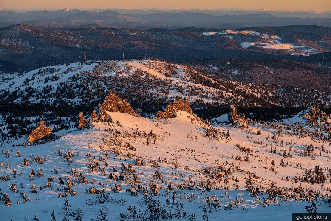 Скалы Верблюды на горе Курган в Шерегеше фото