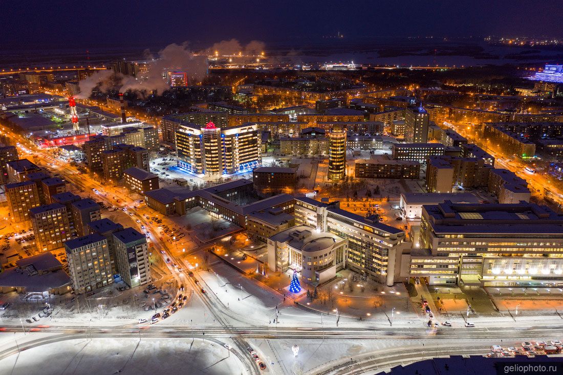 Шестой микрорайон Сургута вечером фото
