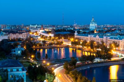 Лебединое озеро в Астрахани фото