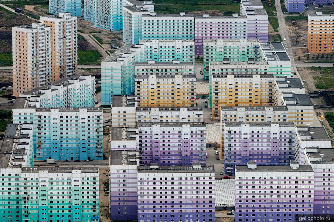 Цветные дома микрорайона Просторный в Новосибирске фото