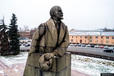 Памятник Ленину в Петрозаводске фото