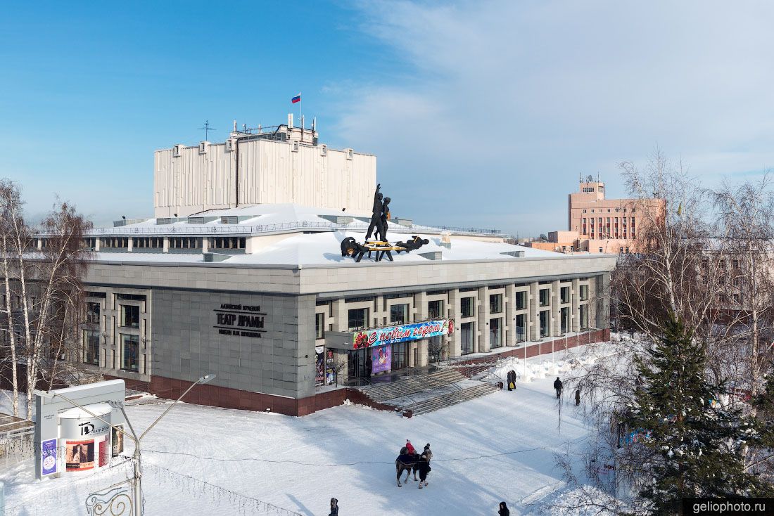 Алтайский краевой драмтеатр Шукшина зимой фото