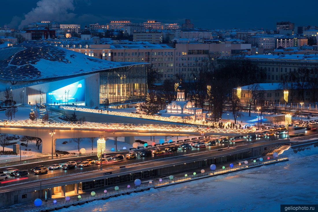 Парк Зарядье в Москве вечером фото