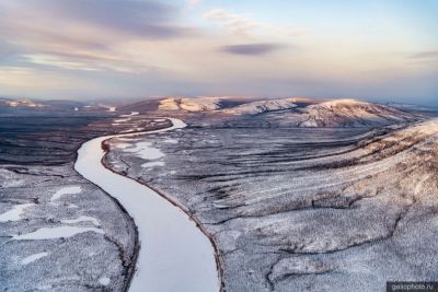 Нижняя Тунгуска в Эвенкии с высоты зимой фото