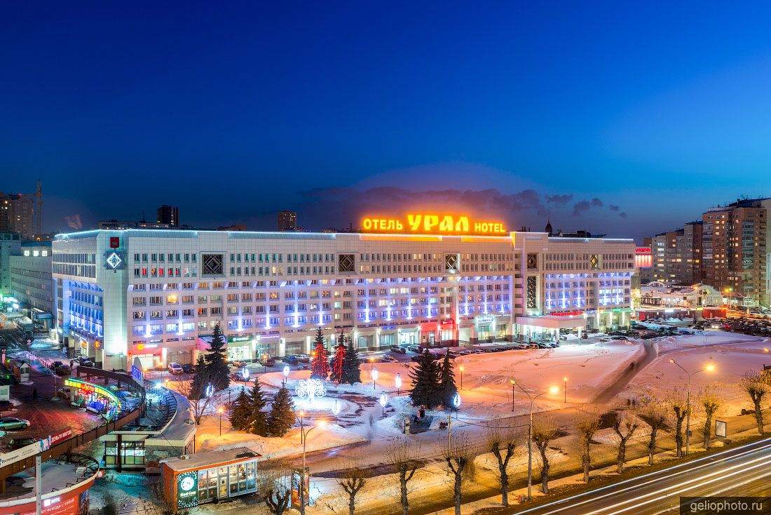 Вид на Отель Урал зимой в Перми фото