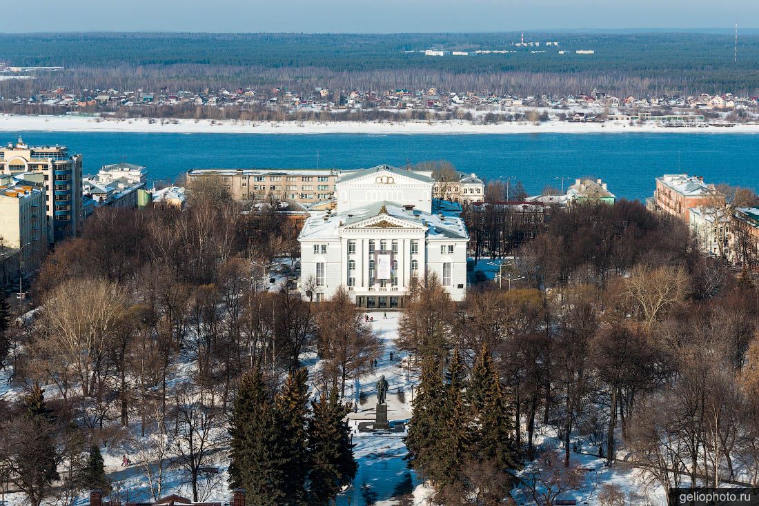 Театр оперы и балета Чайковского в Перми зимой фото