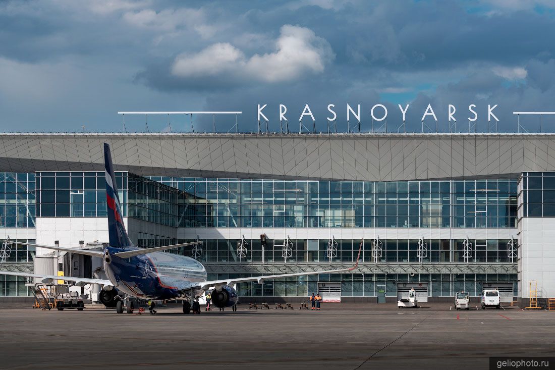 Самолёт Аэрофлота в аэропорту Красноярска фото