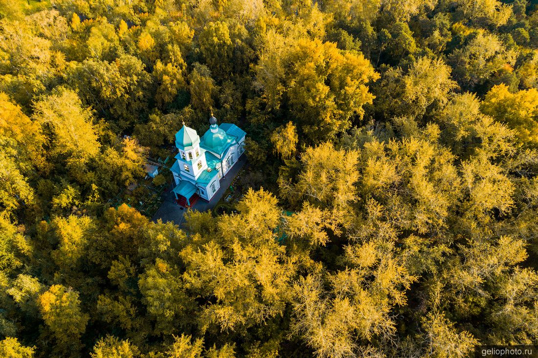 Церковь Трёх Святителей в Тюмени фото