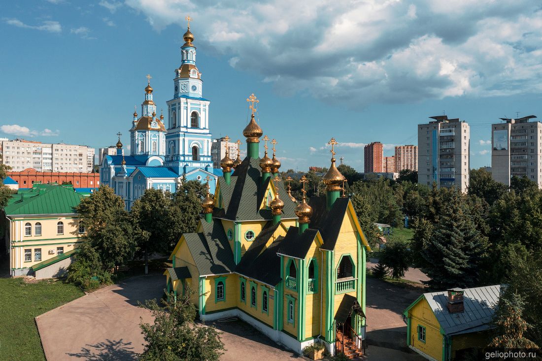 Храм всех святых и Спасо-Вознесенский собор в Ульяновске фото