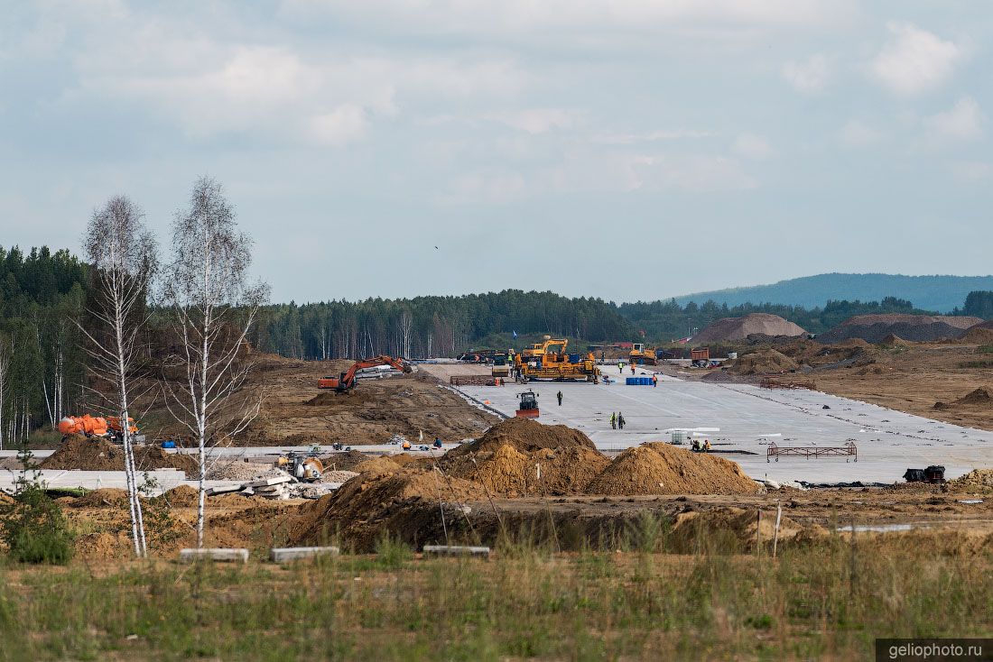 Строительные работы в аэропорту Емельяново в Красноярске фото