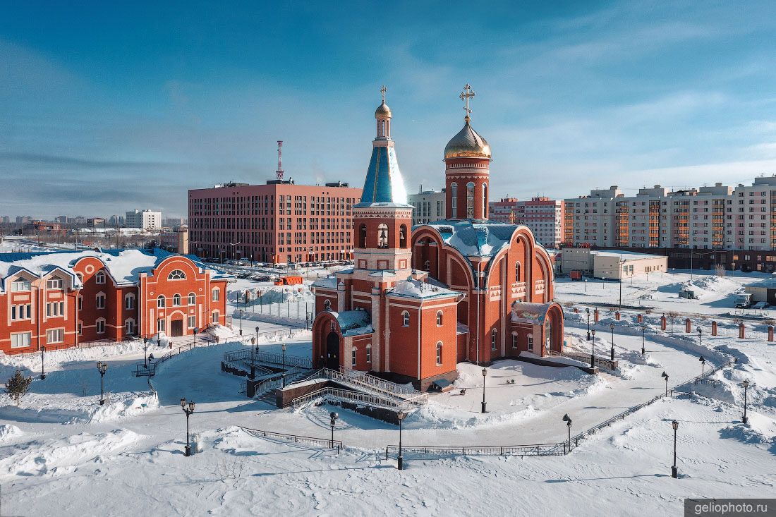 Православный Богоявленский собор в Новом Уренгое фото