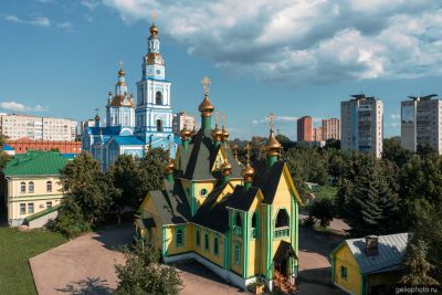 Храм всех святых и Спасо-Вознесенский собор в Ульяновске фото
