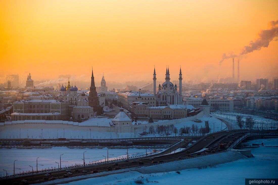 Казанский Кремль зимой на рассвете фото